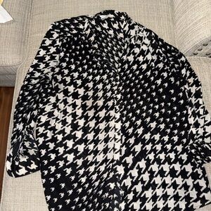 H&M Black and White Houndstooth Button Down Shirt